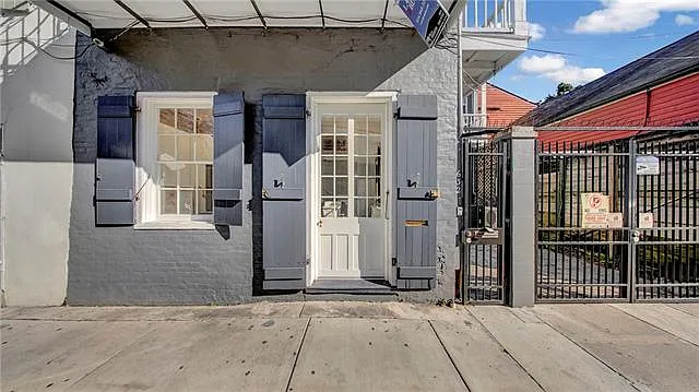 632 Burgundy St — Photo 2