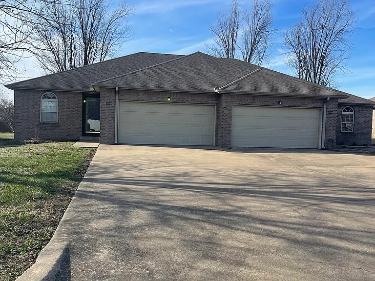 220 Ravenwood Blvd — Photo 18