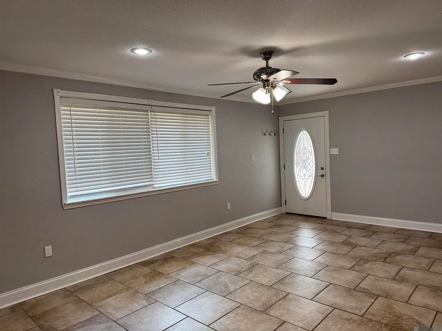 2 bed, 1000 sqft, $1,250 — Photo 4