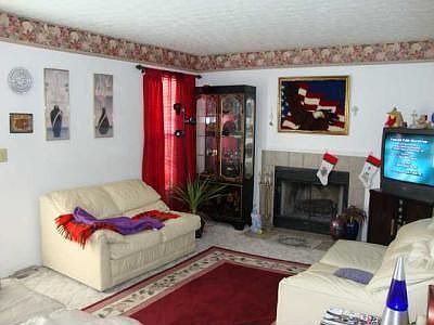 4th image of 468 Warwick Ln
