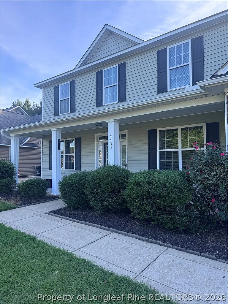 5 bed, 3.0 bath, 2900 sqft, $2,500 — Photo 2