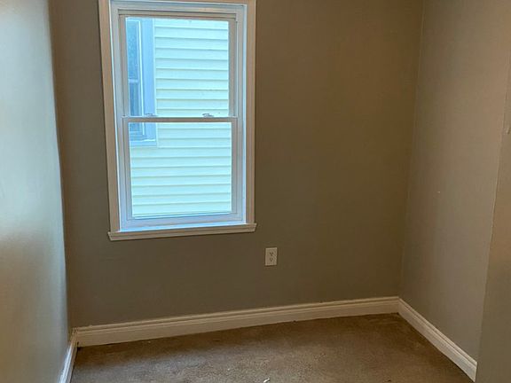 4th image of 109 19th St #1