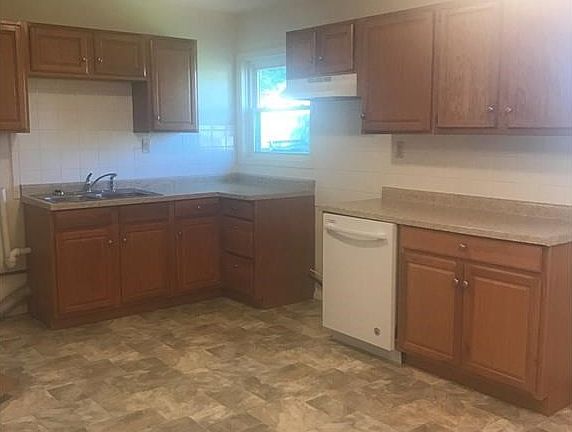 4th image of 117 Franklin Ave