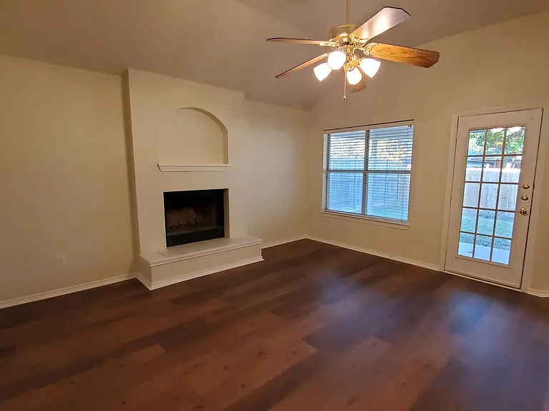 2331 Brookview Dr — Photo 6
