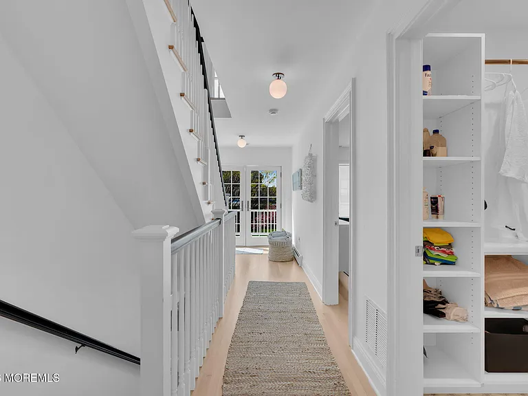 112 Sylvania Ave — Photo 26