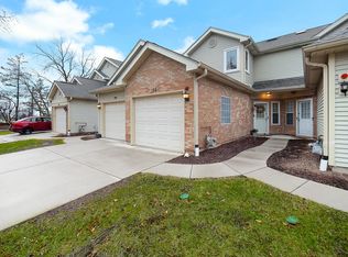 192 Golfview Dr, Glendale Heights, IL 60139