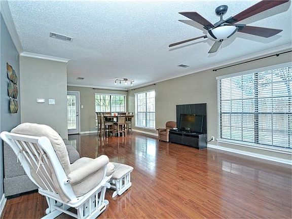 5th image of 1213 Weatherford Dr