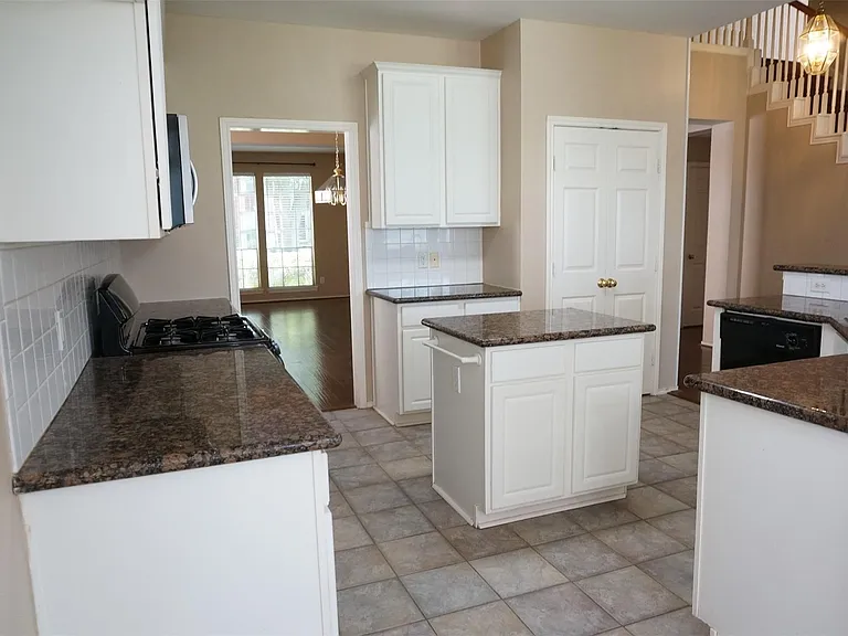2114 Madewood Dr — Photo 8