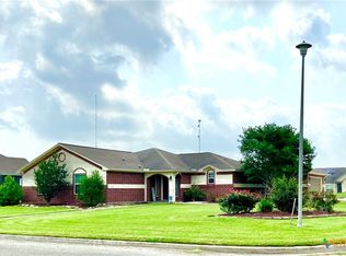 815 Catclaw Ln, Edna, TX 77957