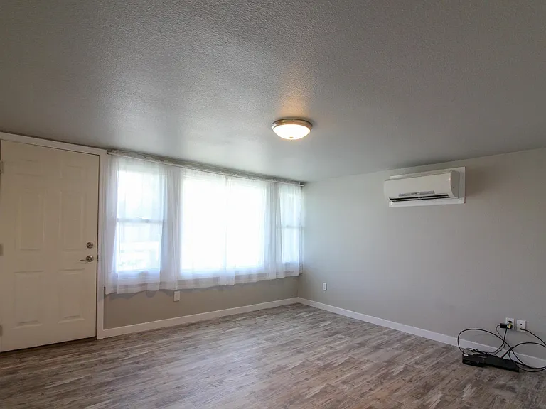103 Casey Ave — Photo 4