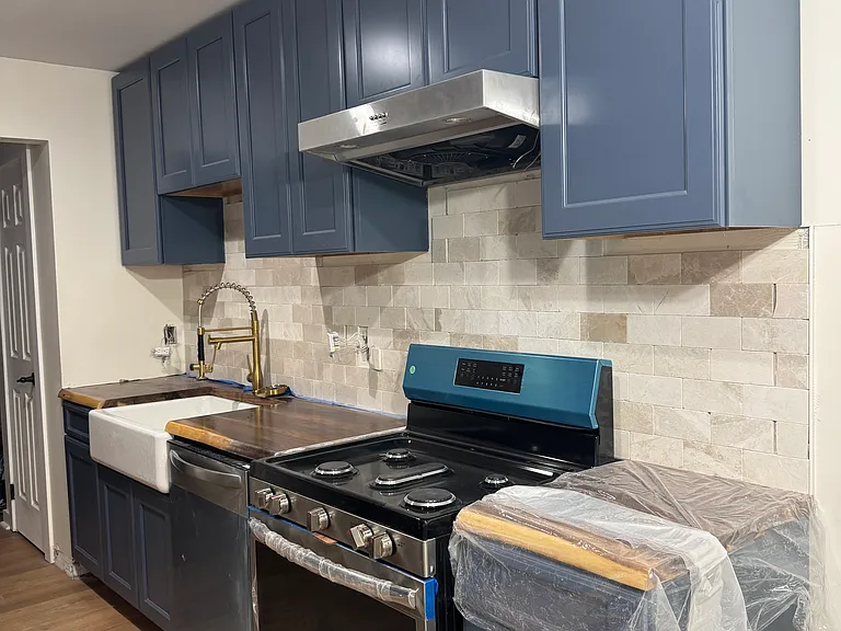 13 Colonial Ct — Photo 2