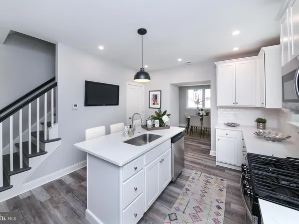 132 Hermit St, Philadelphia, PA 19127
