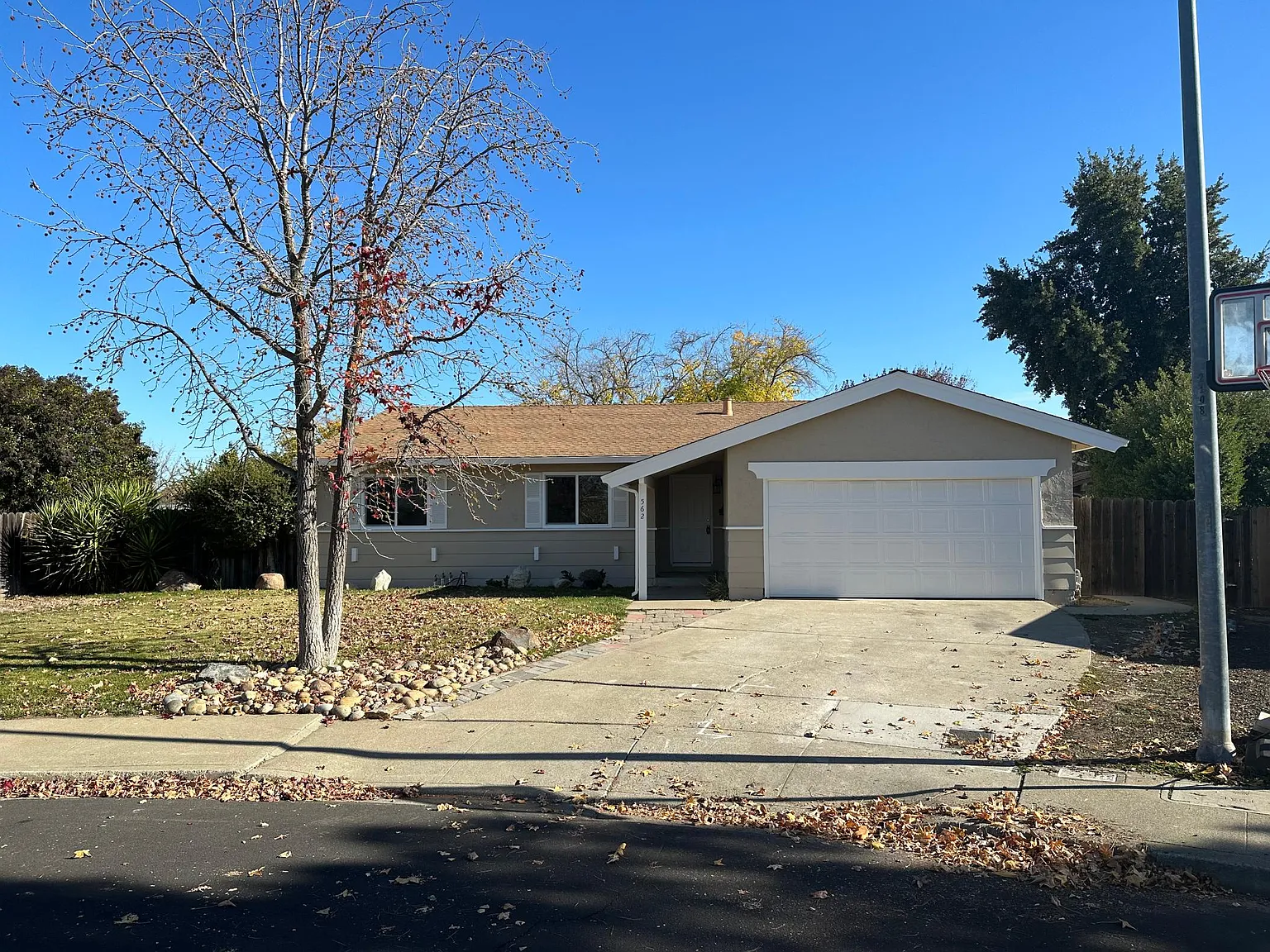 562 Anna Maria St photo 1