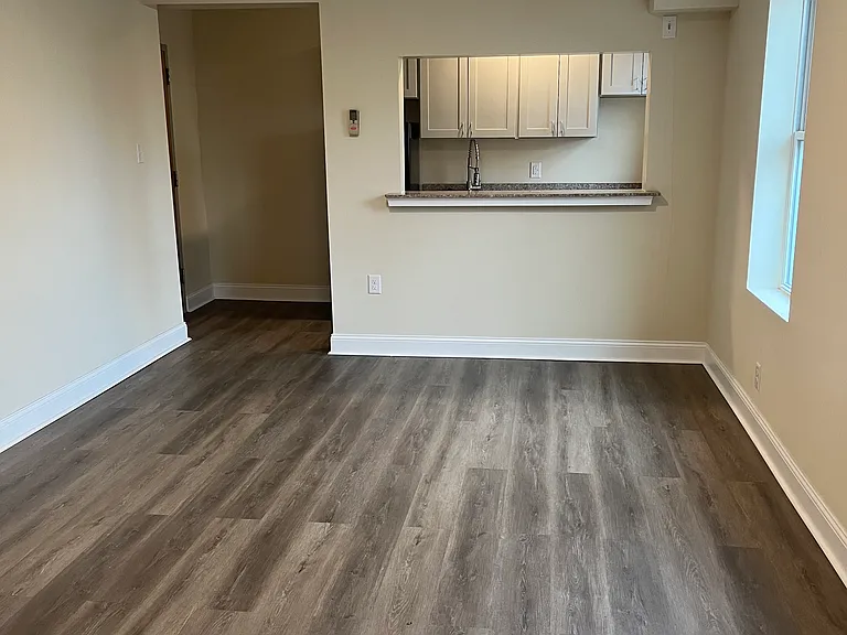 West Franklin Apts — Photo 38
