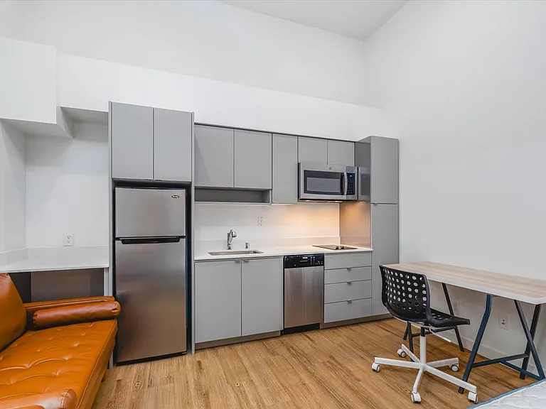 5637 University Way NE — Photo 5