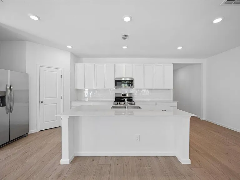 5087 Loggia Ln — Photo 4