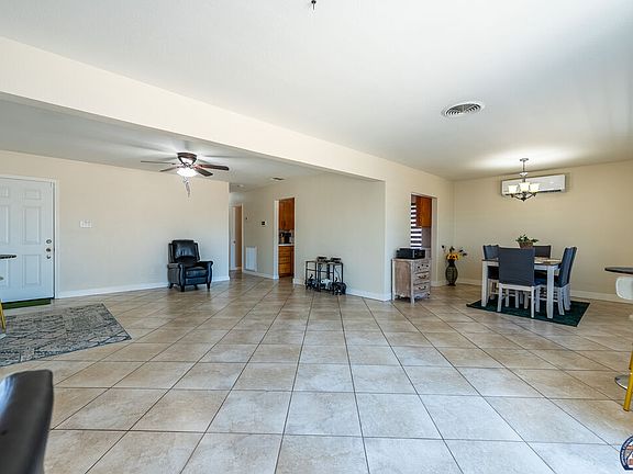 3rd image of 522 Tangerine Dr