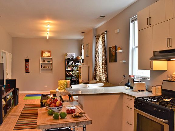 3rd image of 744 N Wolcott Ave #2R