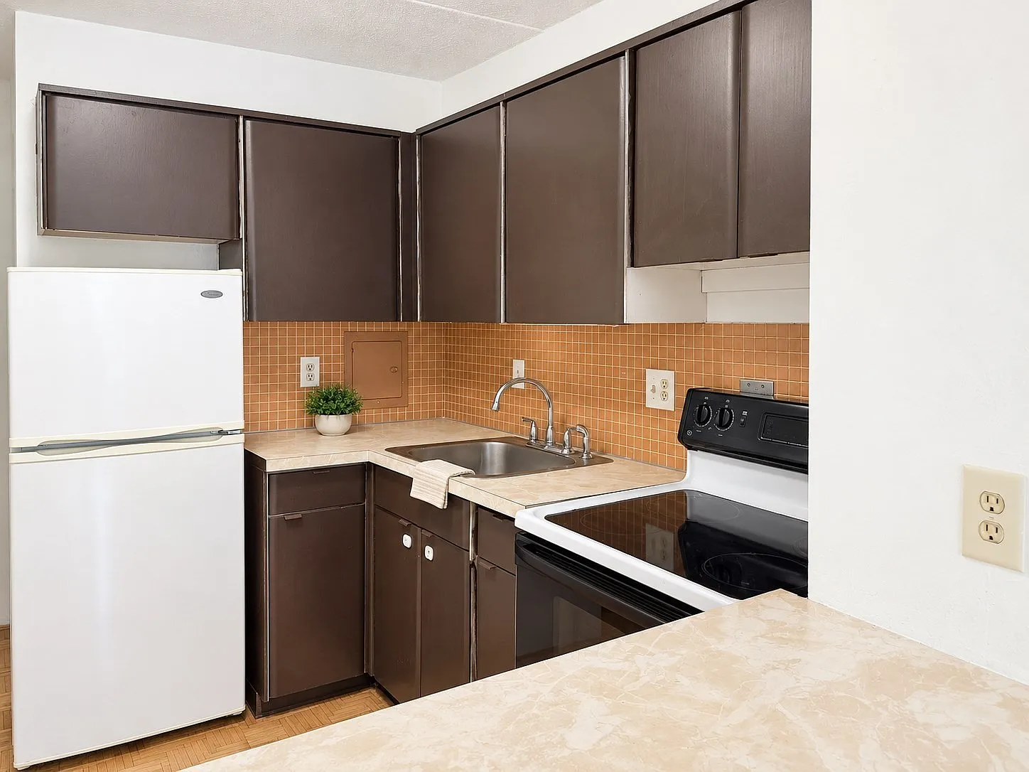 200 Swanton St — Photo 3