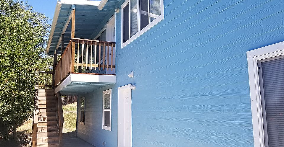 1st image of 555 Pine Ln