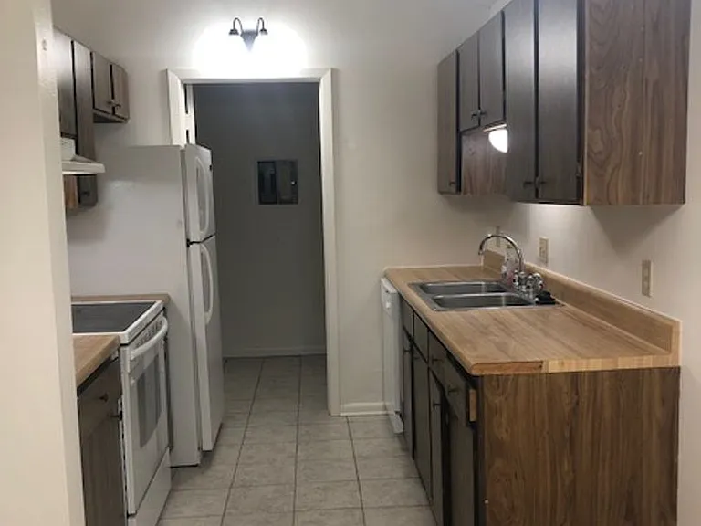 304 Pillette Rd — Photo 4