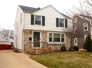 5639 N Bay Ridge Ave, Whitefish Bay, WI 53217