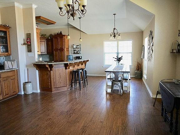 3rd image of 180 Bridal Path Dr