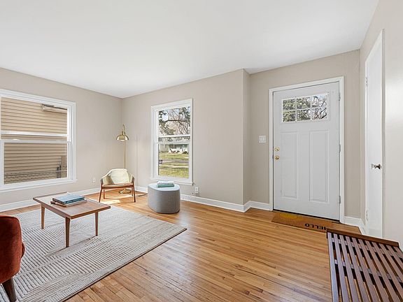 3rd image of 2909 Kentucky Ave S