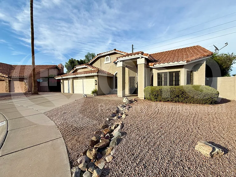 401 S Tiago Dr — Photo 2
