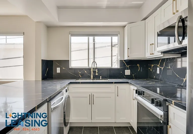 1035 N Hayworth Ave #100 — Photo 1