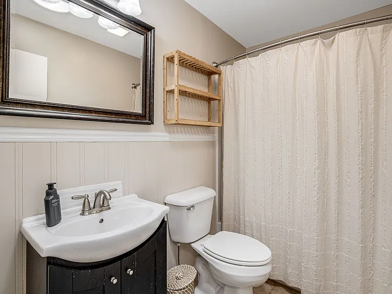 440 Royal Pines Dr — Photo 16