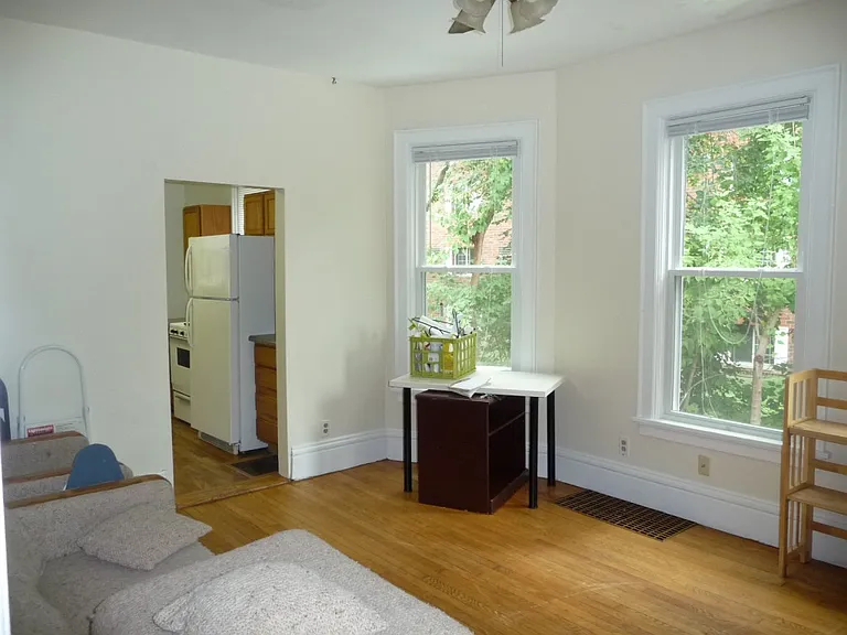 215 N Bassett St — Photo 3