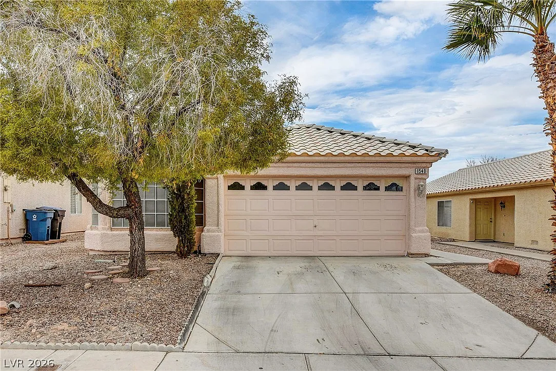 3 bed, 2.0 bath, 1434 sqft, $1,750 — Photo 1