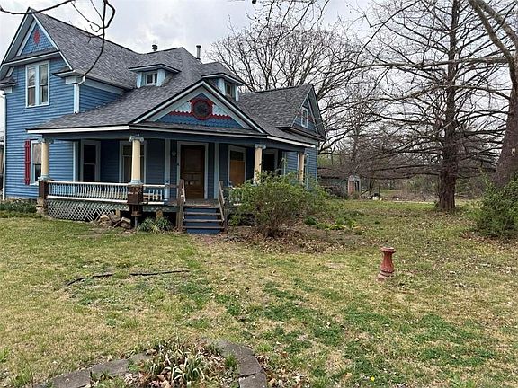 3rd image of 300 W Magnolia St