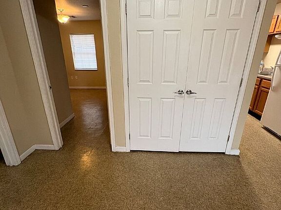 4th image of 710 W Warren St
