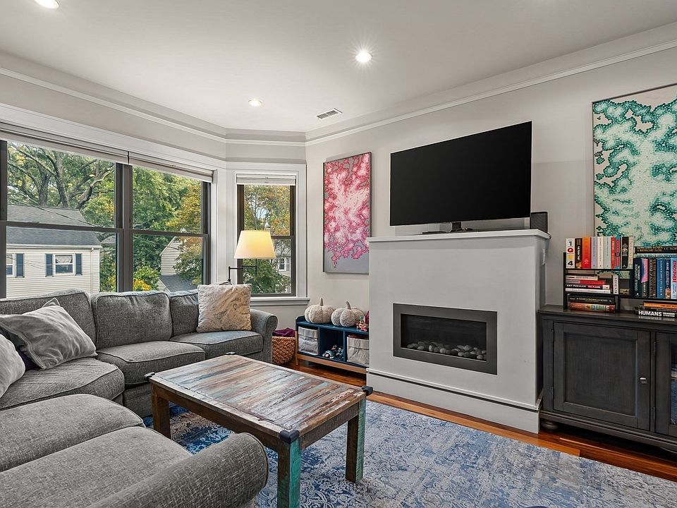 1st image of 221-225 Wachusett St #2