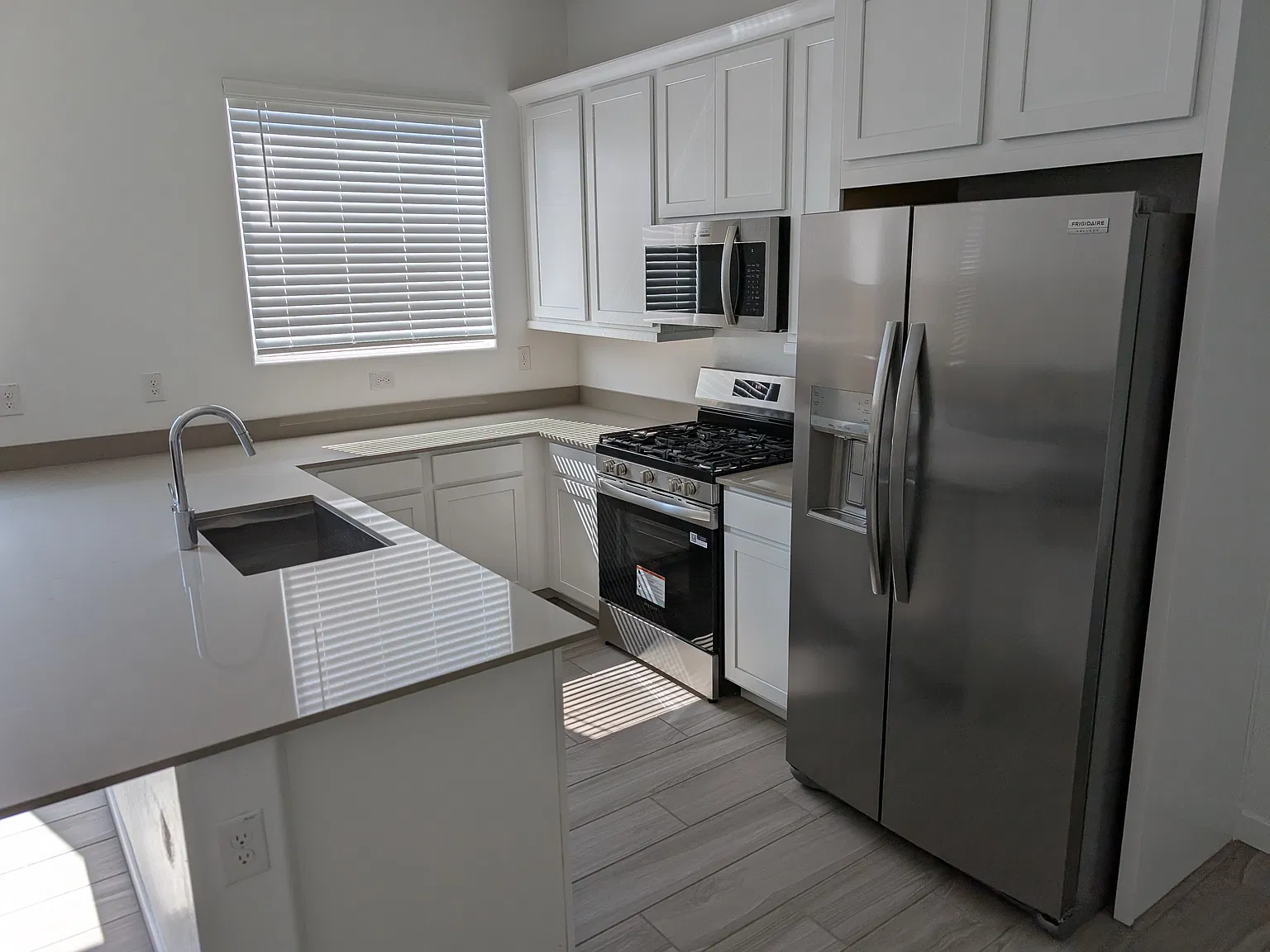 9626 W Mitchell Dr — Photo 3