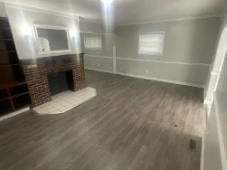 987 Hazel Ave — Photo 2