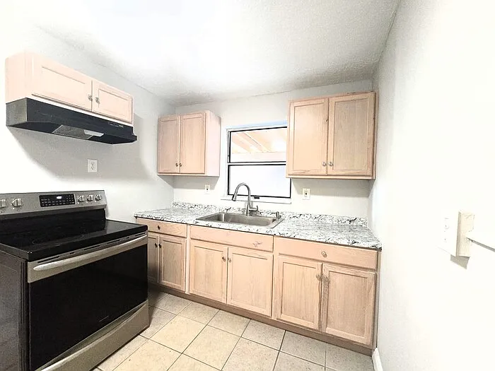 919 Columbia Ave — Photo 8