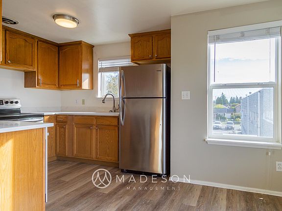 5th image of 319 N 105th St APT 4