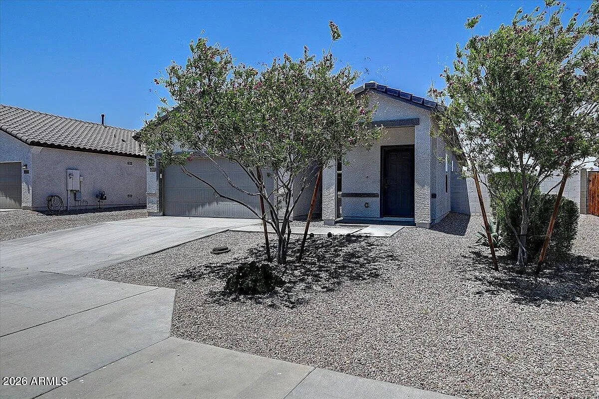 3 bed, 2.0 bath, 1401 sqft, $1,898 — Photo 2