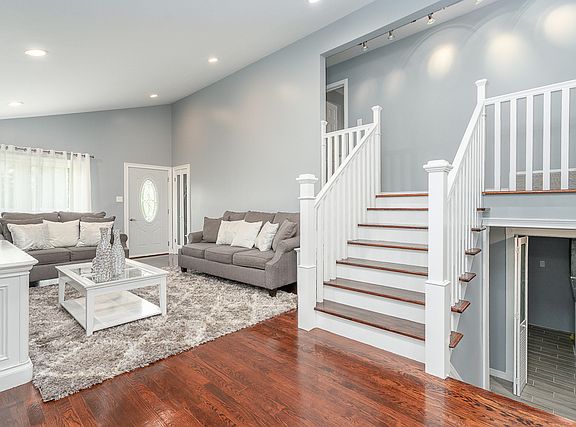 3rd image of 708 N Lincoln Ave
