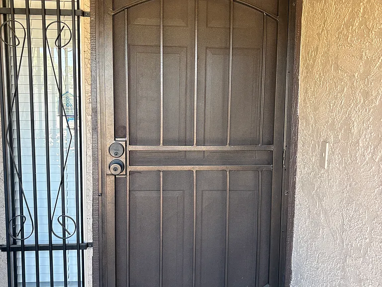 17810 N 45th Ave — Photo 2