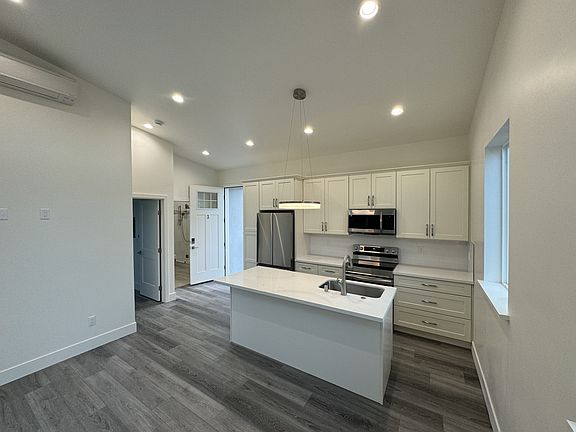 4th image of 2263 12th Ave #1