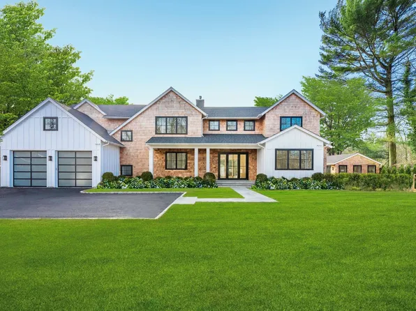 26 Oak Grove Rd, Southampton, NY 11968