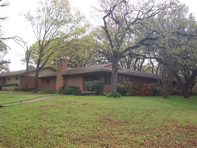 1st image of 1727 Woods Dr