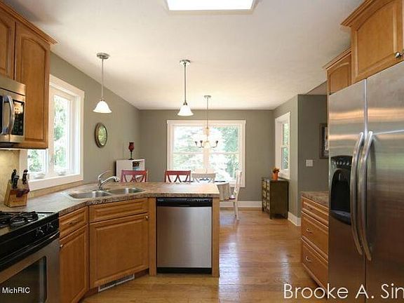 5th image of 8316 Bush Dr NE