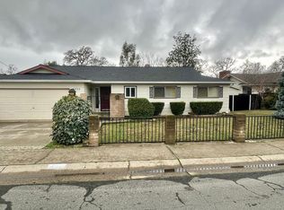 3335 Panorama Dr, Redding, CA 96003