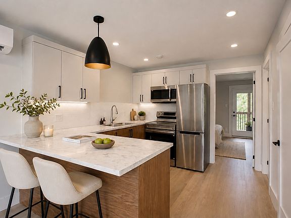 2nd image of 335 Breaux Bridge St #5