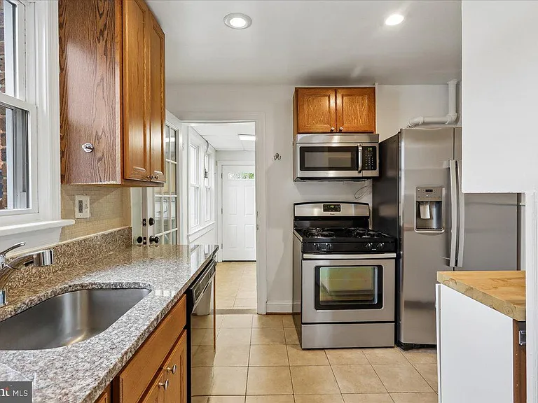 108 Baggett Pl — Photo 4
